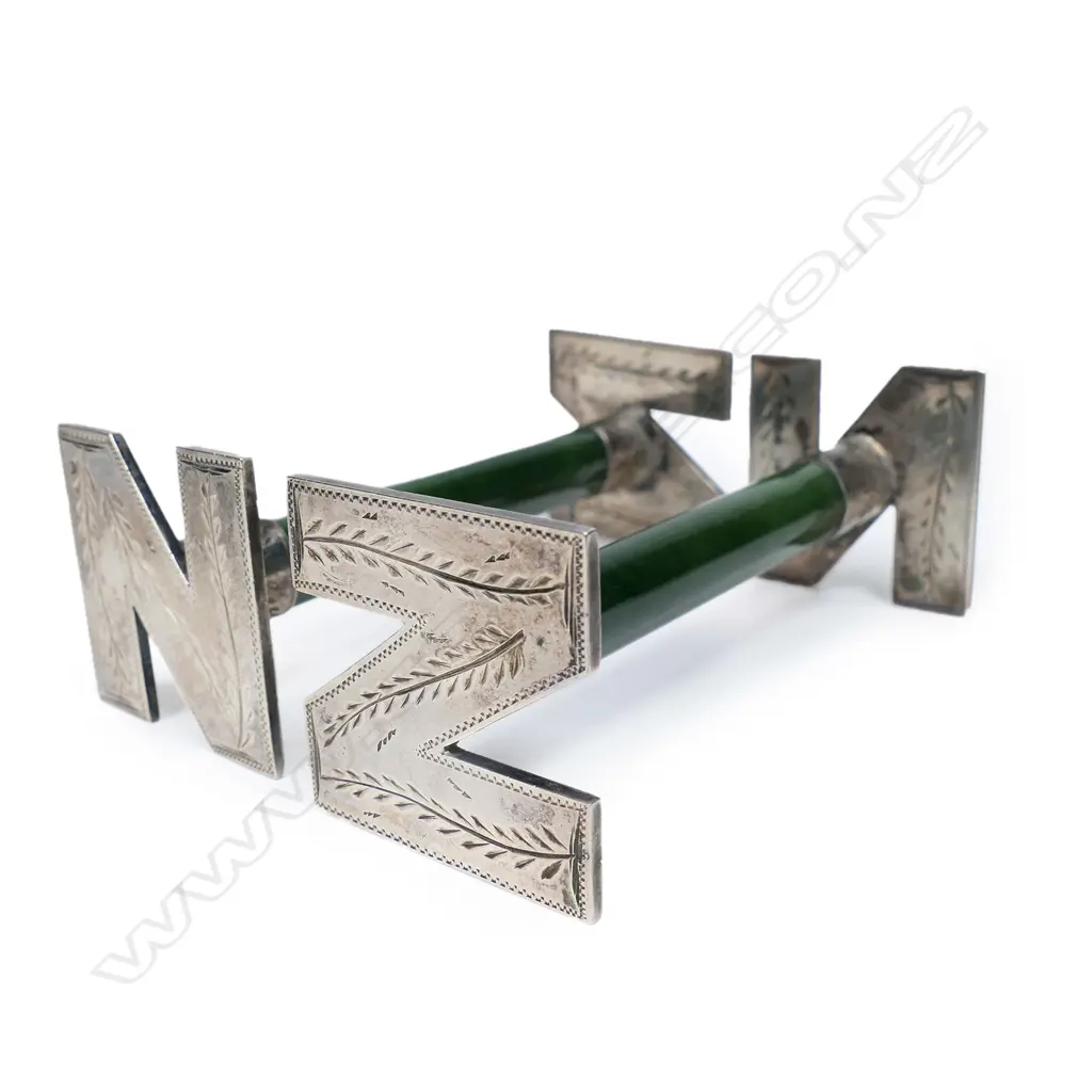 David Dawson (Dunedin) pounamu and silver 'NZ' knife rests, Image 1++